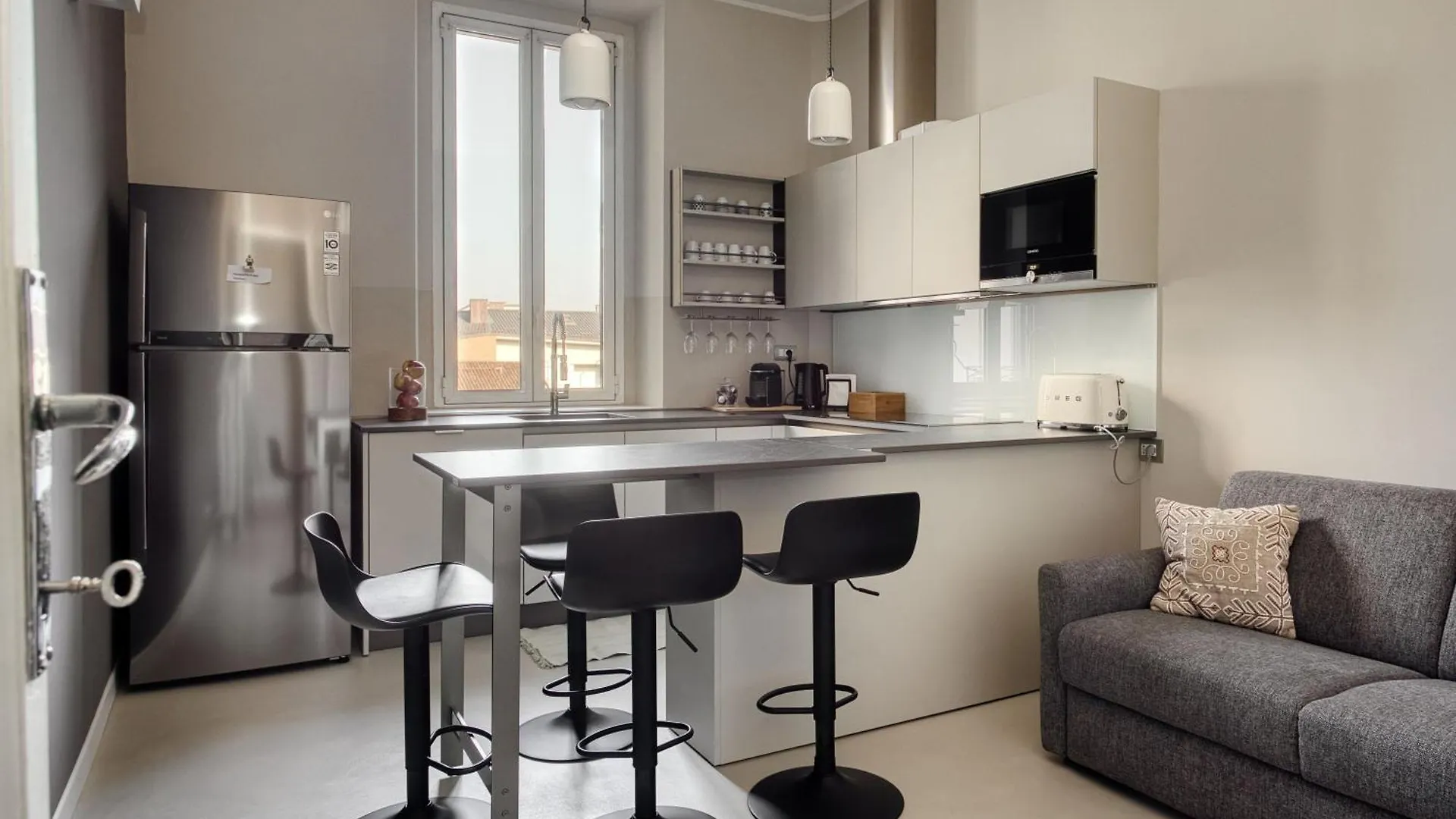 Navigli, 90 Square Meters, Free Parking Ripa Ticinese Apartment Milan