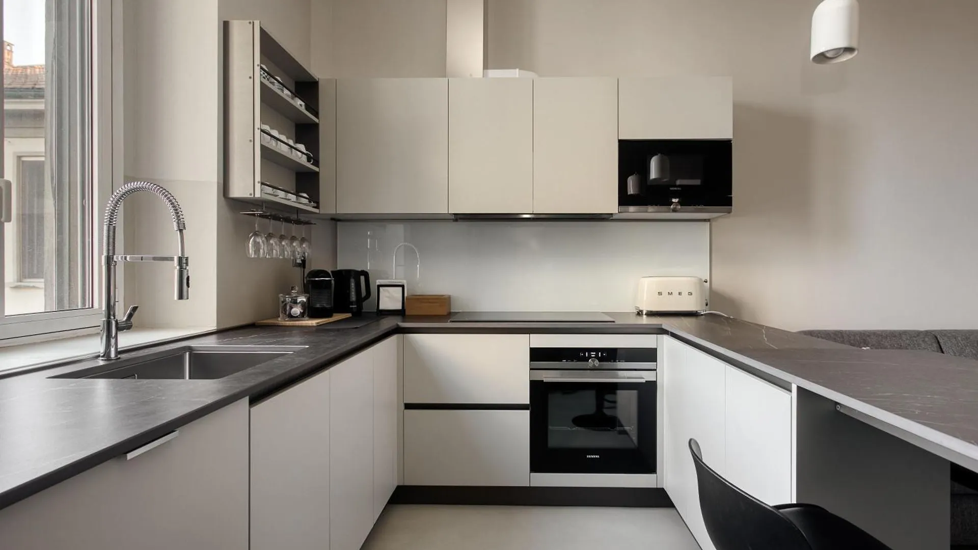Navigli, 90 Square Meters, Free Parking Ripa Ticinese Apartment Milan Italy
