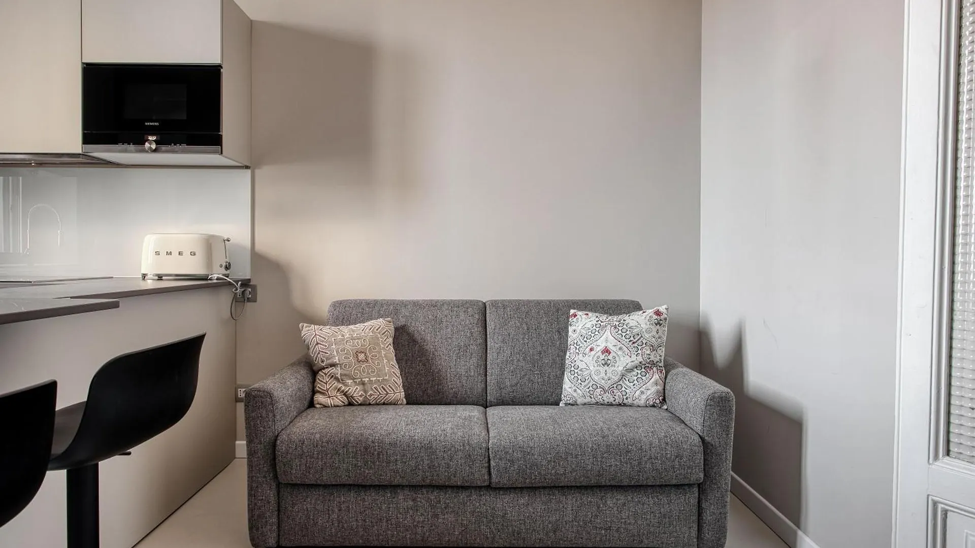 Navigli, 90 Square Meters, Free Parking Ripa Ticinese Apartment Milan